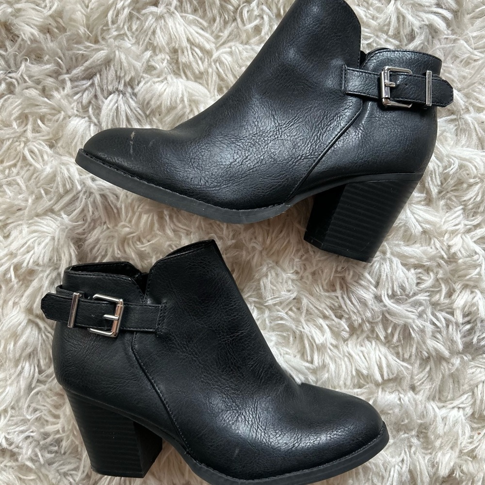 ☀️3/$25 Express black Women's Ankle Boots 7 pu leather